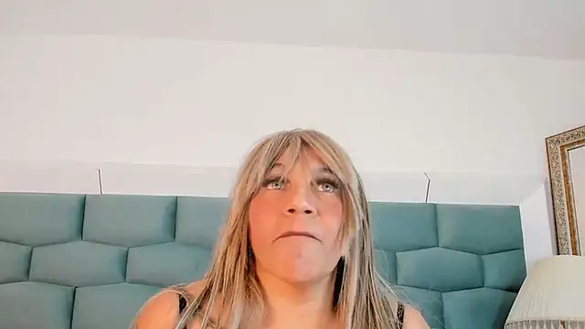 MiaMancini's Live XXX Chat