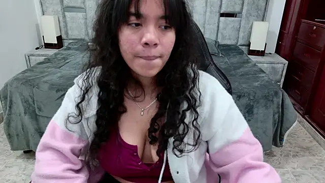 Онлайн чат XXX laureentt_