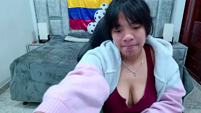 Chatroom XXX en direct de laureentt_