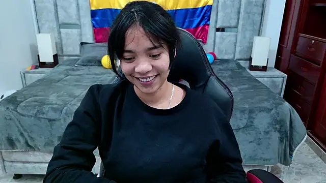 XXX chat uživo modela laureentt_