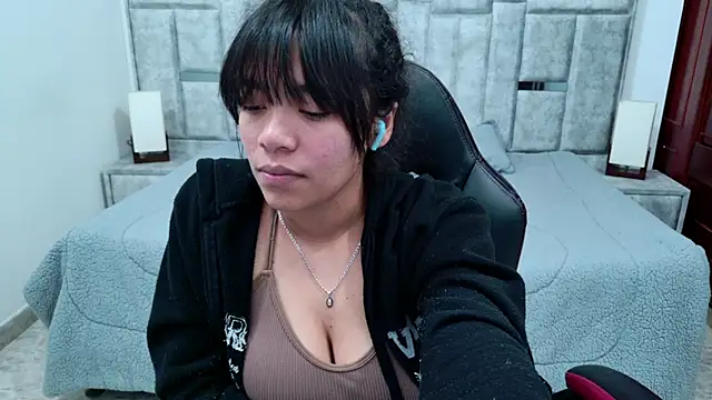 Chat +18 de laureentt_ ao vivo