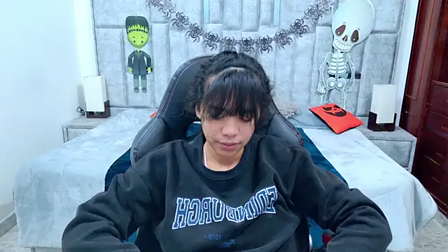 Chat +18 de laureentt_ ao vivo