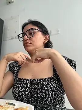 Chatroom XXX en direct de cinna_monroll