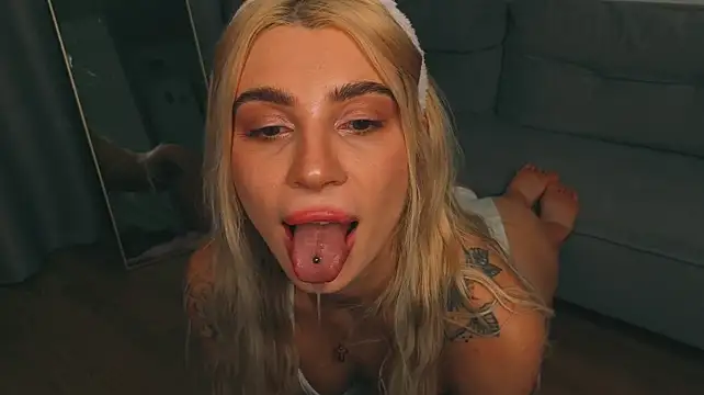 Ashley-Urbann Webbikameraesitys
