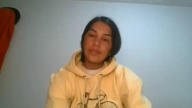 חדר צ'אט בשידור חי של Juanabrunette7