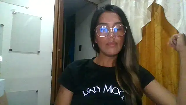 Juanabrunette7 Adlı Modelin Canlı XXX Sohbeti
