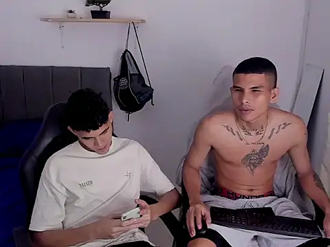 hot_king20 Show in webcam