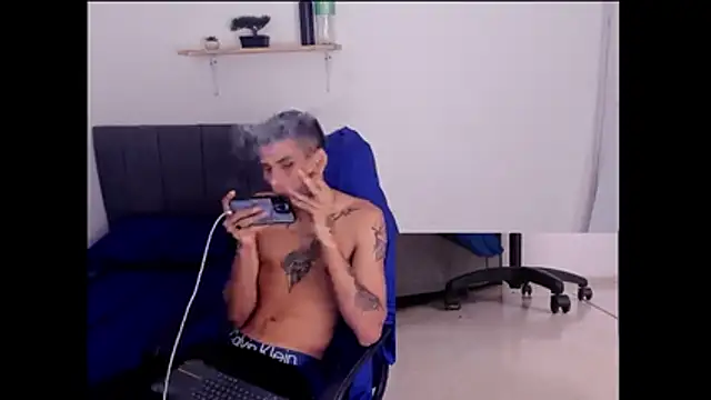 הופעת וובקאם של hot_king20