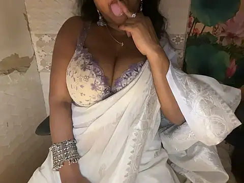 Spicy_Joohi Show in webcam