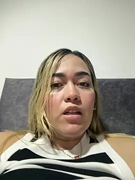 Danielavegax's Live Chat Room