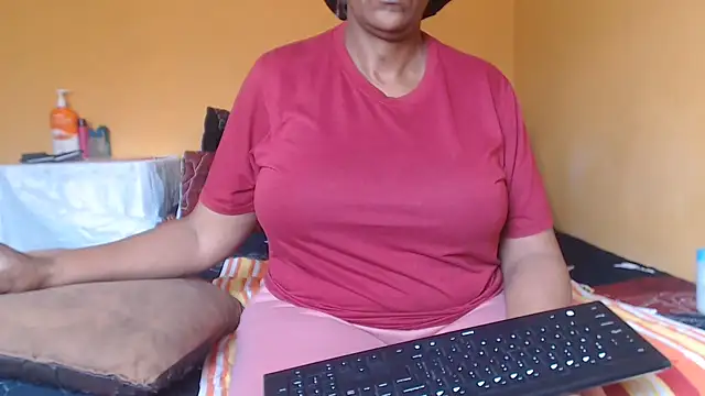 Chat +18 de bustykelly ao vivo