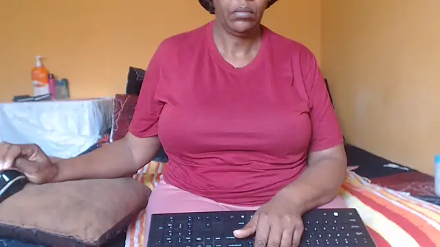 Chat +18 de bustykelly ao vivo