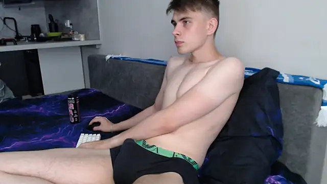 Student_Oliver: вебкам-шоу