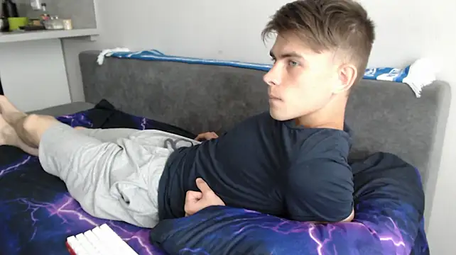 Show modela Student_Oliver na web-kameri