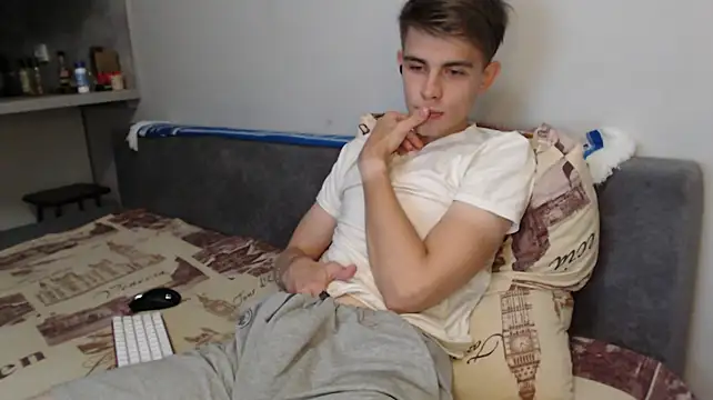 Student_Oliver Show in webcam