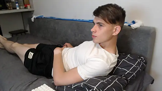 Student_Oliver: вебкам-шоу