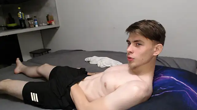 Student_Oliver: вебкам-шоу
