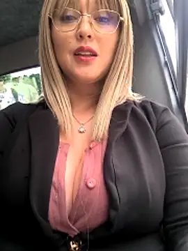 Katy__A: διαδικτυακό σόου στην κάμερα