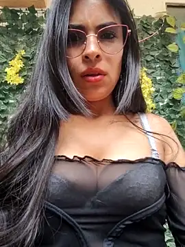 Astrid--: διαδικτυακό σόου στην κάμερα