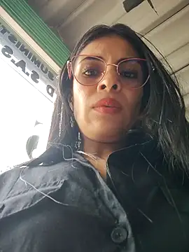 Astrid-- 在線直播表演