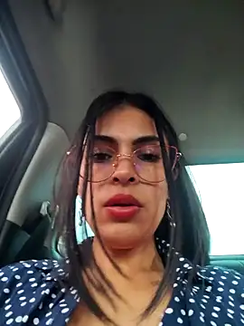 Astrid--: διαδικτυακό σόου στην κάμερα