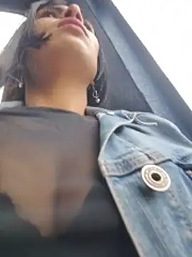 Astrid-- Pertunjukan Webcam