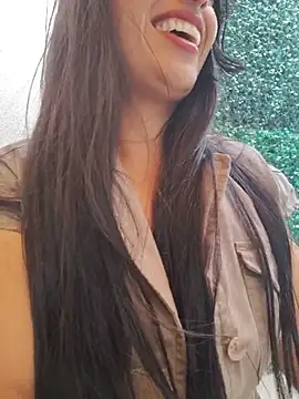 Astrid-- 在線直播表演