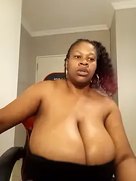 bustylisa1983 Show in webcam