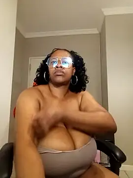 bustylisa1983's Webcam Show
