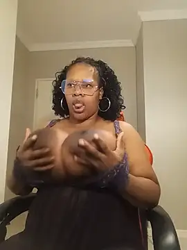 bustylisa1983 Show in webcam