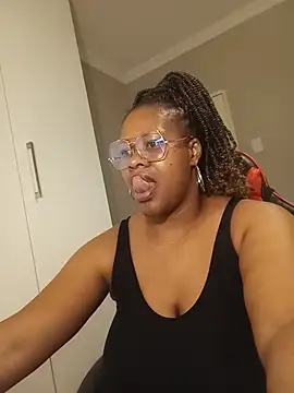 bustylisa1983 Adlı Modelin Canlı XXX Sohbeti
