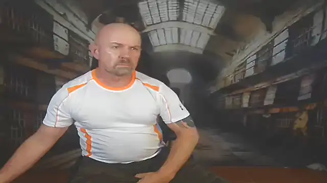 ManlyPrisonGuy 在線直播表演