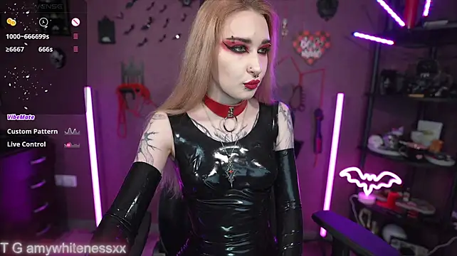 הופעת וובקאם של amywhitenessxx