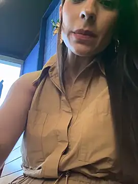 Mau_White Pertunjukan Webcam