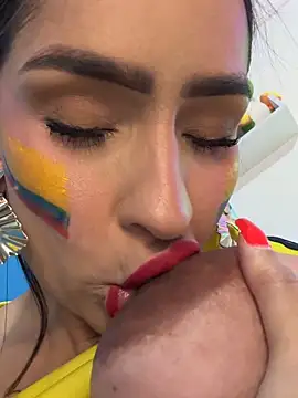Pokazy przed kamerką – Mau_White