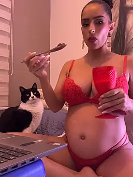 Mau_White Show in webcam