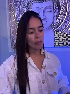 Mau_White Show in webcam