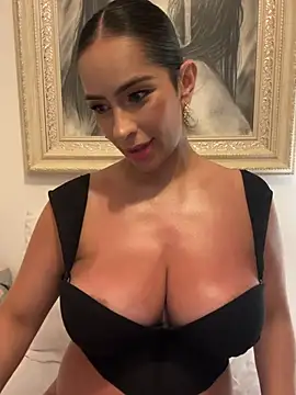 Mau_White Show in webcam