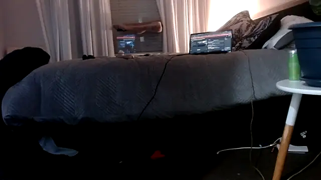 nevertardy13's Live Chat Room