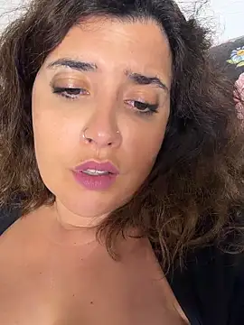 Novababy18: διαδικτυακό σόου στην κάμερα