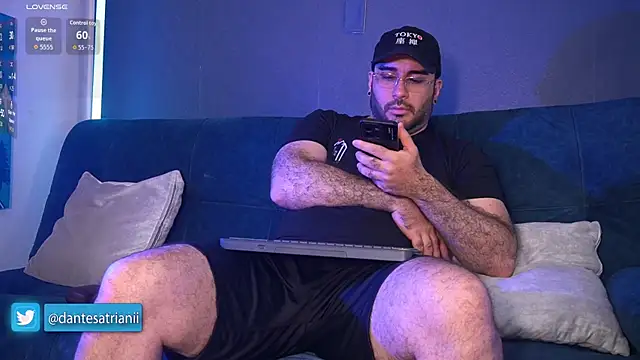 Show modela dantesatrianii na web-kameri