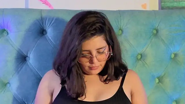 Paola_Lyon_ – Naživo chatovacia miestnosť