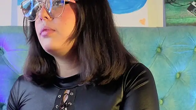 Paola_Lyon_'s Live Chat Room