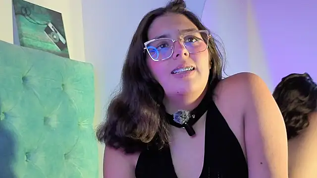 Paola_Lyon_'s Live XXX Chat