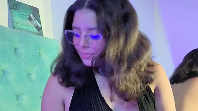 Paola_Lyon_'s Live XXX Chat