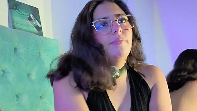 Paola_Lyon_'s Live XXX Chat