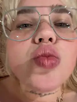 Chat +18 de mrs_kitty69 ao vivo