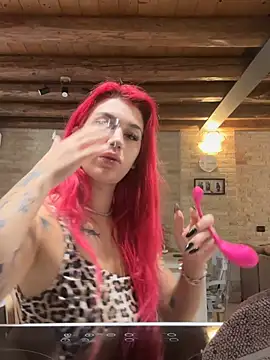 Dollyred webcam show
