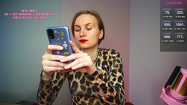 KinkyMissCherry Chat XXX in diretta