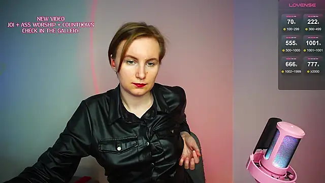 KinkyMissCherry live XXX chat
